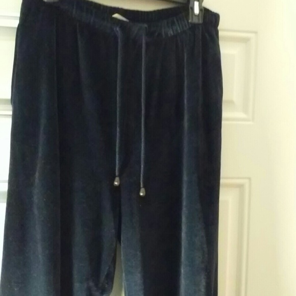 Navy blue Evan Picone velour two piece set - Picture 6 of 8